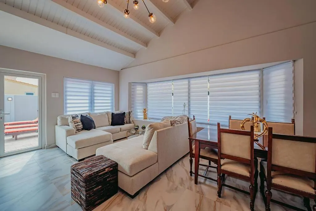 Apartment New! Villa De Leon, Suitable For 14 Persons. 5 Bedrooms, 5 Bathrooms Palm Beach