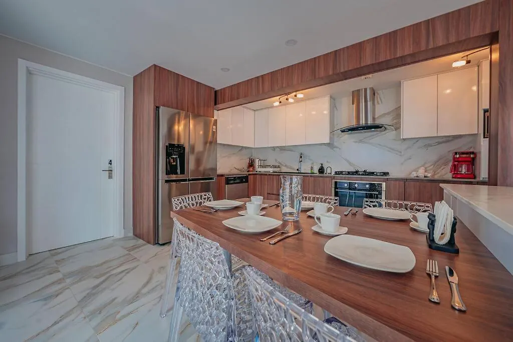 New! Villa De Leon, Suitable For 14 Persons. 5 Bedrooms, 5 Bathrooms Palm Beach Aruba
