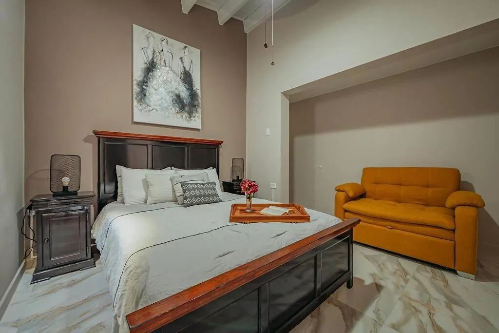 New! Villa De Leon, Suitable For 14 Persons. 5 Bedrooms, 5 Bathrooms Palm Beach Apartment