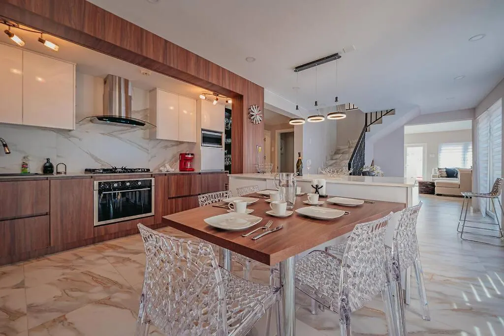 New! Villa De Leon, Suitable For 14 Persons. 5 Bedrooms, 5 Bathrooms Palm Beach