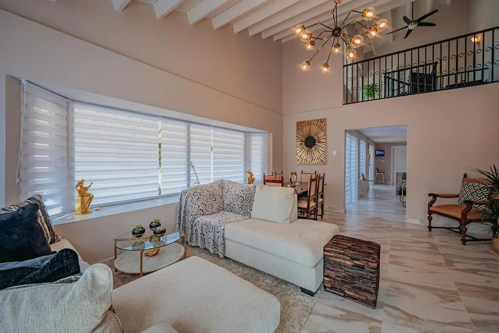 Apartment New! Villa De Leon, Suitable For 14 Persons. 5 Bedrooms, 5 Bathrooms Palm Beach Aruba