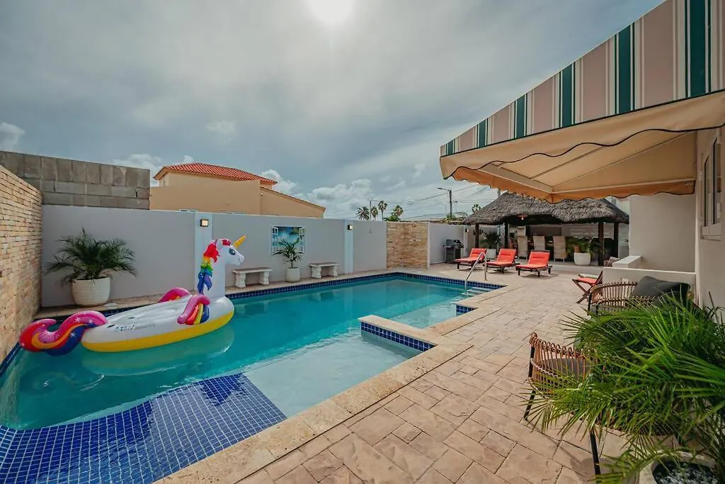 New! Villa De Leon, Suitable For 14 Persons. 5 Bedrooms, 5 Bathrooms Palm Beach Apartment