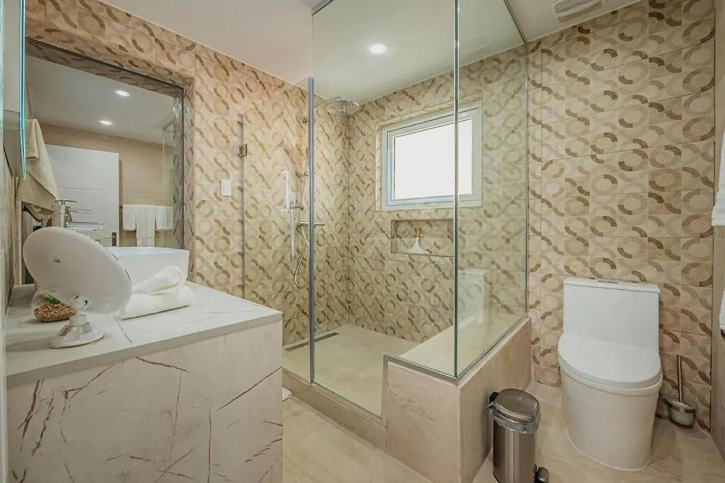 New! Villa De Leon, Suitable For 14 Persons. 5 Bedrooms, 5 Bathrooms Palm Beach