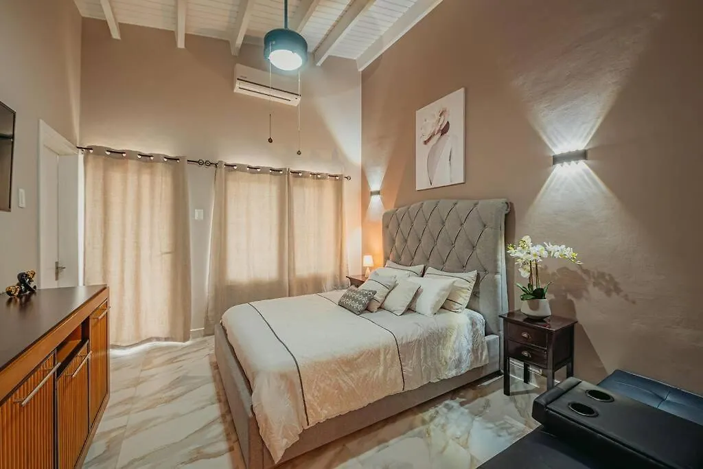 New! Villa De Leon, Suitable For 14 Persons. 5 Bedrooms, 5 Bathrooms Palm Beach Aruba